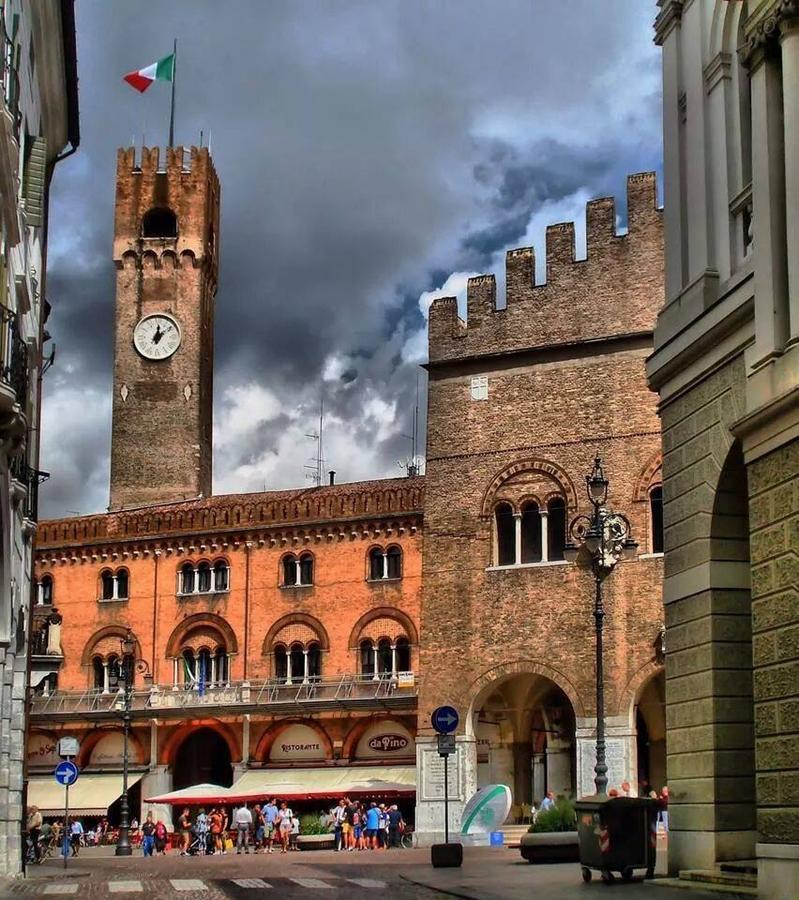 Holiday Treviso Suite Lombardi Esterno foto
